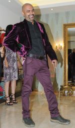 Rajiv at the launch of Amy Billimoria_s Mens Wear pegasus with karanvir bohra in Mumbai on 13th June 2012.JPG