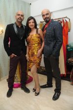 Rajiv, Amy Billimoria and Raghu at the launch of Amy Billimoria_s Mens Wear pegasus with karanvir bohra in Mumbai on 13th June 2012.JPG
