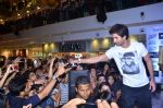 Shahid Kapoor at Opium eye wear promotions in Oberoi Mall, Goregaon on 13th June 2012 (10).JPG