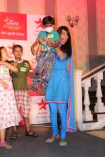 Nia Sharma with Ek Hazaaron Mein Meri Behna Hai stars entertain CPAA kids in Kanjumarg on 16th June 2012 (99).JPG