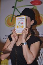 Preity Zinta launches pooja Makhija_s book Eat Delete in Crossword, Mumbai on 20th June 2012 (32).JPG
