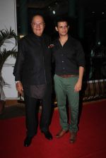 Sharman Joshi, Prem Chopra at Prem Chopra_s bash for the success of Sharman Joshi_s film Ferrari Ki Sawaari on 20th June  2012 (95).JPG