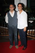 Vidhu Vinod Chopra, Rajesh Mapuskar at Prem Chopra_s bash for the success of Sharman Joshi_s film Ferrari Ki Sawaari on 20th June  2012 (102).JPG