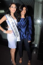 Sushmita Sen with I am She girl Himangini Singh wins Miss Asia Pacific World title and returns to Mumbai in International Airport on 21st June 2012 (63).JPG