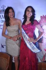 Himangini Singh, Miss Asia Pacific World with Sushmita Sen in Andheri, Mumbai on 23rd June 2012 (13).JPG