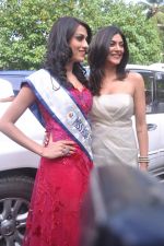 Himangini Singh, Miss Asia Pacific World with Sushmita Sen in Andheri, Mumbai on 23rd June 2012 (9).JPG