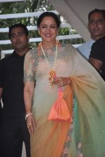 Hema Malini at Esha Deol_s mehendi ceremony in Royalty, Mumbai on 27th June 2012 (40).JPG