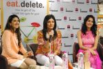 Sushmita sen,Himangini Singh Yadu unveils pooja makhija_s book Eat Delete in Delhi on 26th June 2012 (6).jpg