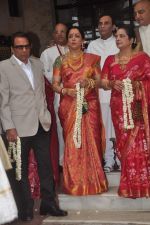 Hema Malini at Esha Deol_s wedding in Iskcon Temple on 29th June 2012 (31).JPG