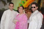 Luv Sinha, Kush Sinha, poonam Sinha at Esha Deol_s wedding in Iskcon Temple on 29th June 2012 (56).JPG