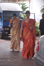 Neeta Lulla, Nishka Lulla at Esha Deol_s wedding in Iskcon Temple on 29th June 2012 (140).JPG