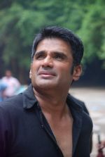 Sunil Shetty on location of film Mere Dost Picture Abhi Baki Hain in Kandivali, Mumbai on 30th June 2012 (17).JPG