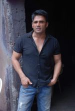 Sunil Shetty on location of film Mere Dost Picture Abhi Baki Hain in Kandivali, Mumbai on 30th June 2012 (24).JPG