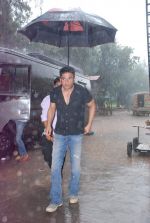 Sunil Shetty on location of film Mere Dost Picture Abhi Baki Hain in Kandivali, Mumbai on 30th June 2012 (41).JPG