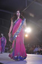  at Pidilite presents Manish Malhotra, Shaina NC show for CPAA in Mumbai on 1st July 2012 (5).JPG