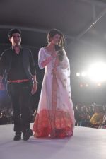 Priyanka Chopra at Pidilite presents Manish Malhotra, Shaina NC show for CPAA in Mumbai on 1st July 2012 (76).JPG
