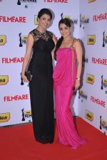 Kajal Aggarwal & Kasthuri at the Red Carpet of _59th !dea Filmfare Awards 2011_ (South) on 8th July at Jawaharlal Nehru indoor stadium, Chennai..jpg