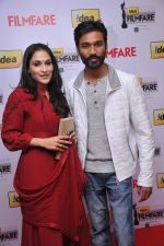 Soundarya & Dhanush (Received Best Actor for the Movie Aadukalam) at the _59th !dea Filmfare Awards 2011_ (South) on 8th July at Jawaharlal Nehru indoor stadium, Chennai..jpg