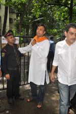 at Dara Singh funeral in Mumbai on 12th July 2012 (30).JPG
