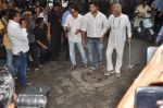 at Dara Singh funeral in Mumbai on 12th July 2012 (53).JPG