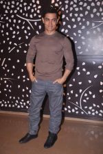 Aamir Khan at trade analyst Amod Mehra_s birthday in Andheri on 13th July 2012 (54).JPG
