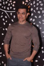 Aamir Khan at trade analyst Amod Mehra_s birthday in Andheri on 13th July 2012 (56).JPG