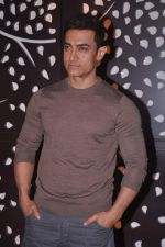 Aamir Khan at trade analyst Amod Mehra_s birthday in Andheri on 13th July 2012 (57).JPG