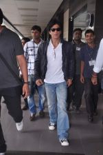 Shahrukh Khan returns from London after 2 months on 16th July 2012 (15).JPG