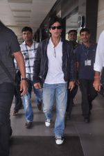Shahrukh Khan returns from London after 2 months on 16th July 2012 (16).JPG