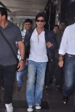 Shahrukh Khan returns from London after 2 months on 16th July 2012 (4).JPG