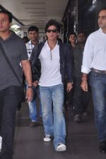 Shahrukh Khan returns from London after 2 months on 16th July 2012 (5).JPG
