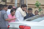 Abhishek Bachchan visit Rajesh Khanna_s home Aashirwad in Mumbai on 18th July 2012 (16).JPG