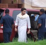 Abhishek Bachchan visit Rajesh Khanna_s home Aashirwad in Mumbai on 18th July 2012 (18).JPG