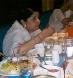 Lata Mangeshkar dinning at Goa Portuguesa, Andheri 2.JPG