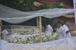 Akshay Kumar at Rajesh Khanna_s Funeral in Mumbai on 19th July 2012 (57).JPG