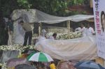 Akshay Kumar at Rajesh Khanna_s Funeral in Mumbai on 19th July 2012 (71).JPG
