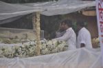 Akshay Kumar at Rajesh Khanna_s Funeral in Mumbai on 19th July 2012 (72).JPG