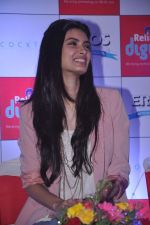 Diana Penty promotes Cocktail in Reliance Digital, Mumbai on 20th July 2012 (23).JPG
