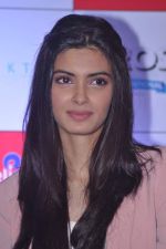 Diana Penty promotes Cocktail in Reliance Digital, Mumbai on 20th July 2012 (44).JPG
