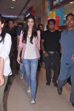 Diana Penty promotes Cocktail in Reliance Digital, Mumbai on 20th July 2012 (71).JPG