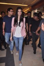 Diana Penty promotes Cocktail in Reliance Digital, Mumbai on 20th July 2012 (73).JPG