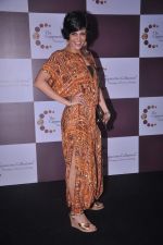 Mandira Bedi at Pria Kataria Cappuccino collection launch inTote, Mumbai on 20th July 2012 (61).JPG