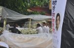 at Rajesh Khanna_s Funeral in Mumbai on 19th July 2012 (16).JPG