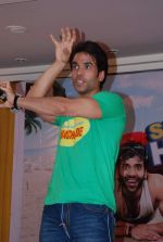 Tusshar Kapoor at Kya Super Cool Hain Hum promotions in NM College, Mumbai on 21st July 2012 (109).JPG