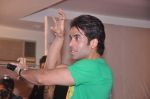 Tusshar Kapoor at Kya Super Cool Hain Hum promotions in NM College, Mumbai on 21st July 2012 (119).JPG