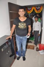 Ravi Kishan at Manoj Tiwari_s house warming party in Andheri, Mumbai on 23rd July 2012 (52).JPG
