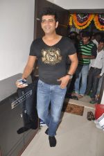 Ravi Kishan at Manoj Tiwari_s house warming party in Andheri, Mumbai on 23rd July 2012 (53).JPG