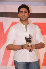 Abhishek Bachchan launches yomics in Yashraj on 24th July 2012 (75).JPG