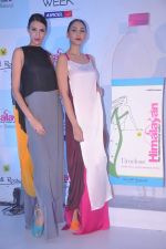 Alecia Raut at the launch of Lakme Timeless collection  in Taj Land_s End on 24th July 2012 (10).JPG