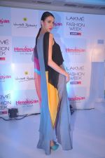 Alecia Raut at the launch of Lakme Timeless collection  in Taj Land_s End on 24th July 2012 (13).JPG
